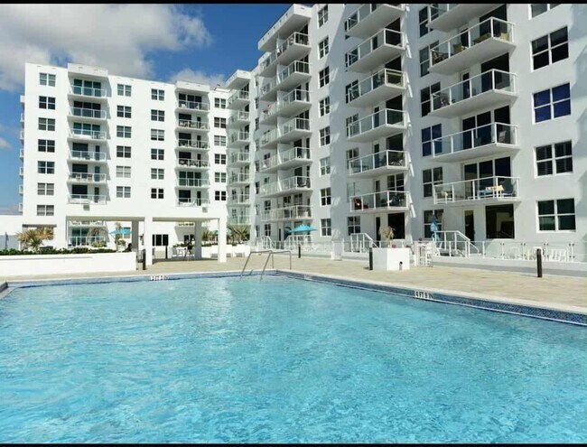 Building Photo - 3450 S Ocean Blvd