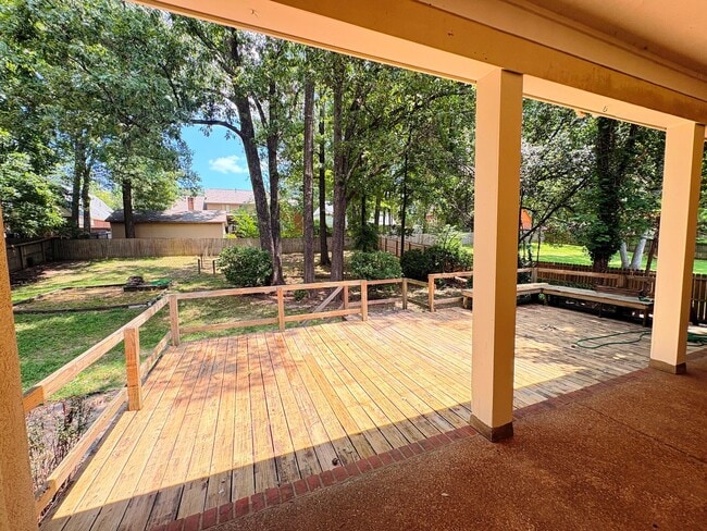 Building Photo - One Of Kind Home In Woodchase Subdivision! Over 3400 Sq Ft! Must have owner's approval on pets, f...
