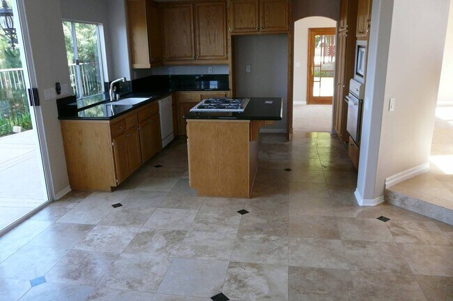 Building Photo - 601 Aliento Ct