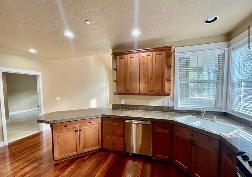 Building Photo - 8557 SE Bristol Park Dr