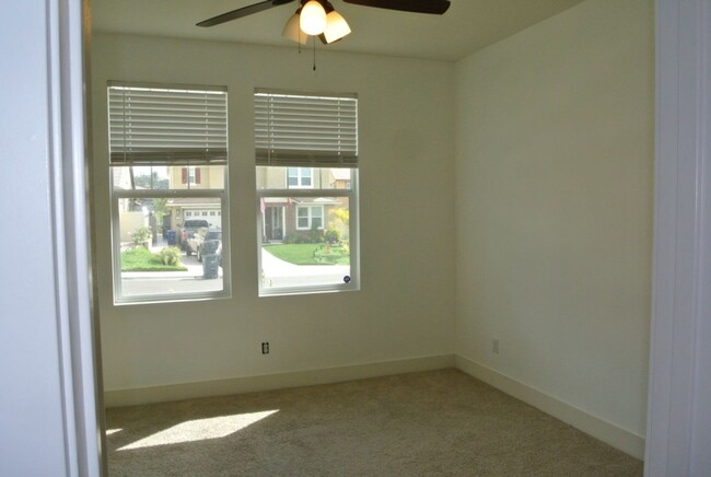 Building Photo - Spacious 4Bed/3.5Bath w/ Loft in  Horse Cr...