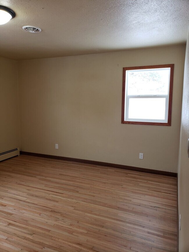 Building Photo - 1417 3rd Ave NW