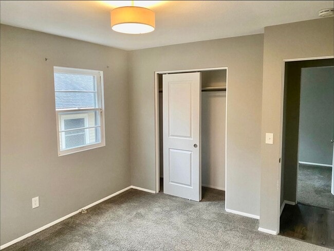 Building Photo - 3 bedroom home in Forest Hills Coming Soon!