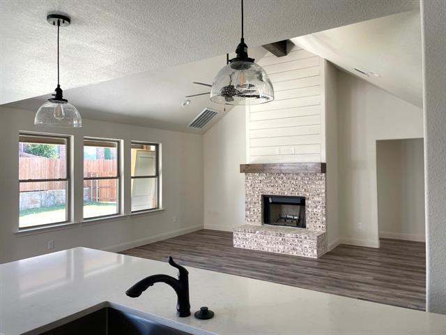 Building Photo - 1004 Gannon Vly Dr