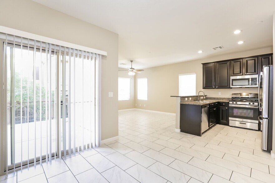 Building Photo - 7708 Twirling Yarn Ct