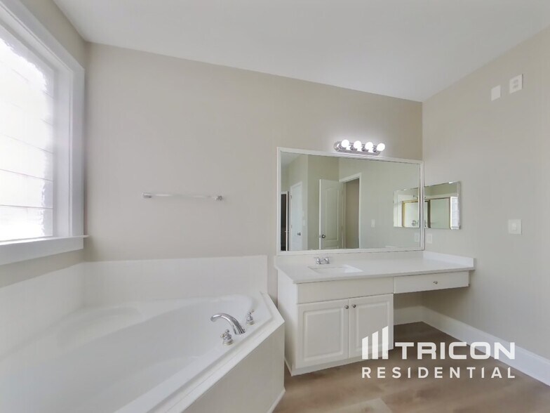 Building Photo - 434 Grandiflora Dr