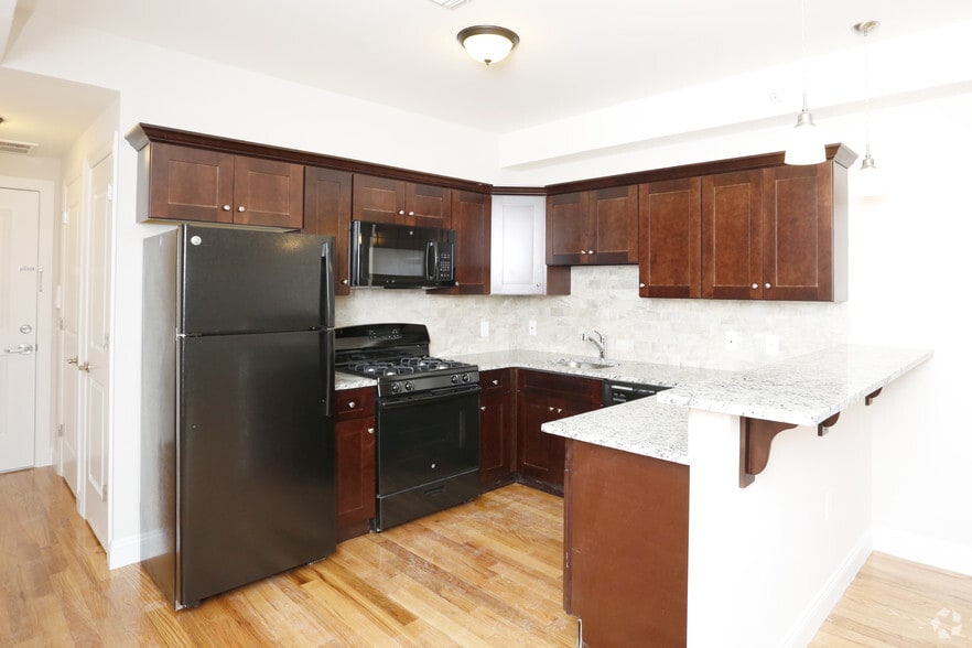 Kitchen - Hilltop Apartments of Totowa