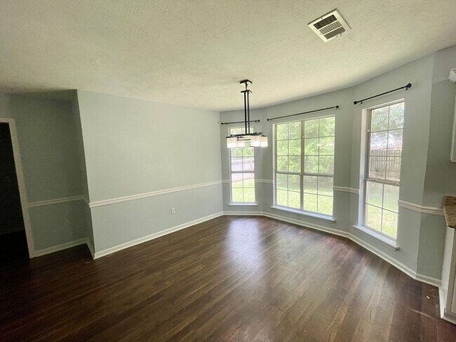 Building Photo - 3/2 For Rent in Brandon 047!