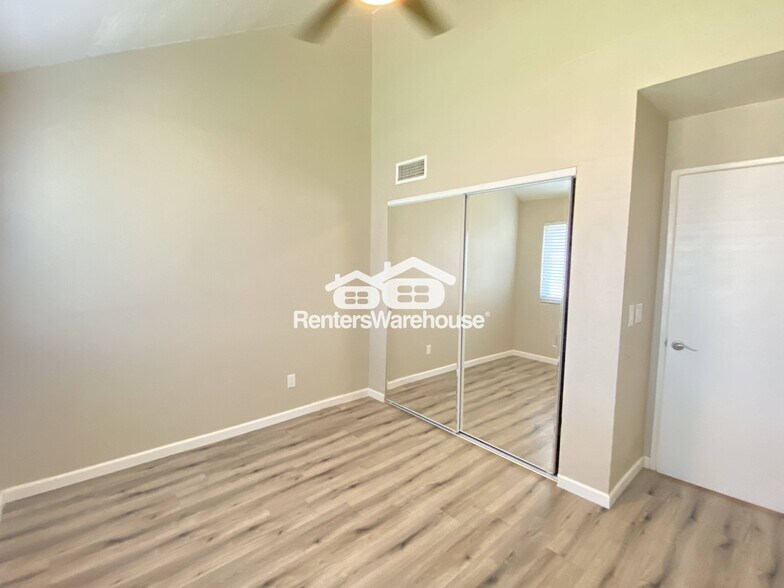 Building Photo - 4901 S Calle Los Cerros Dr