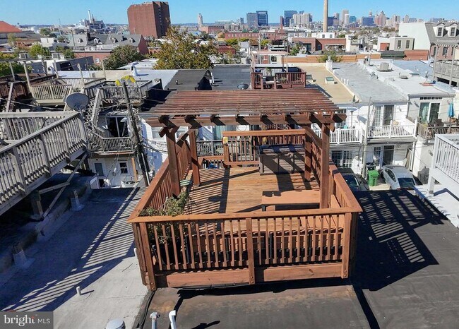 Building Photo - 926 S Curley St