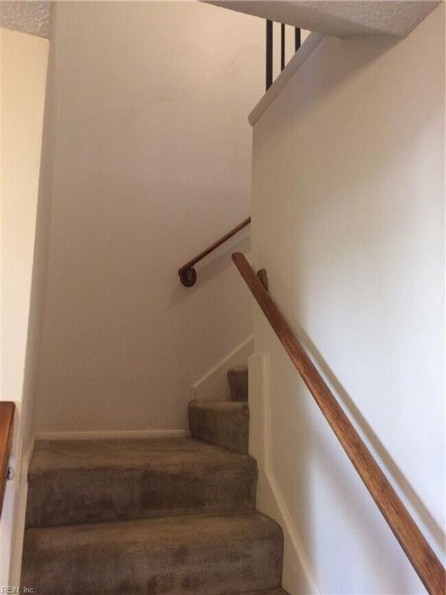 Building Photo - Chimney Hill