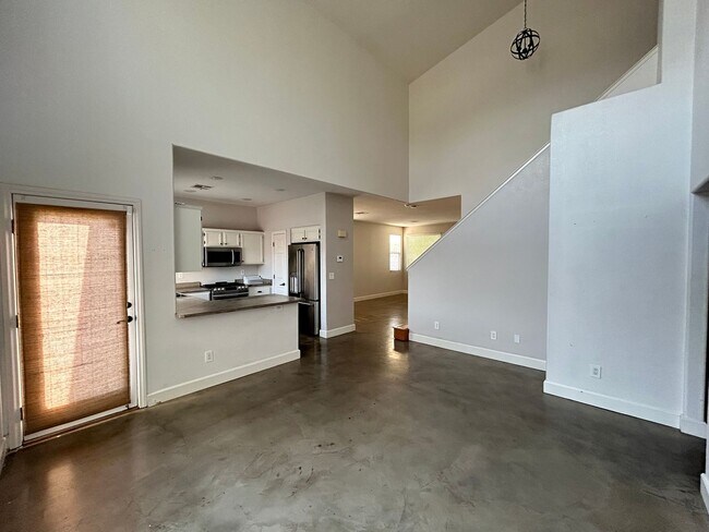 Building Photo - Cozy Upgraded 3 Bedroom 2 Bathroom Home in...