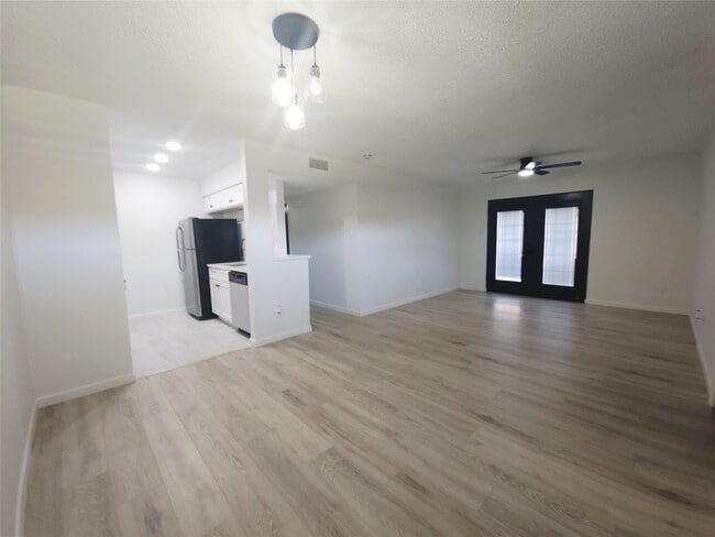 Building Photo - 12040 Mighty Oak Dr