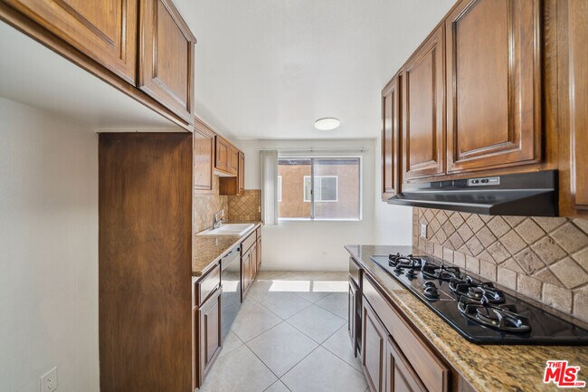 Building Photo - 1508 Greenfield Ave