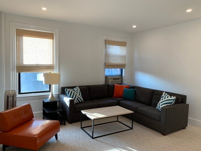 Building Photo - 1064 Beacon St