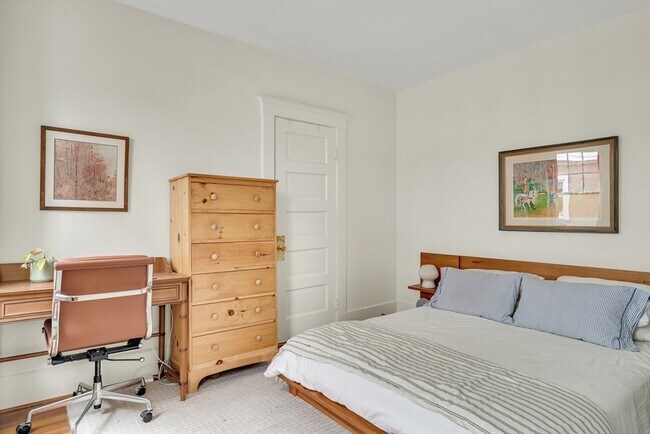 Building Photo - 266 Belmont St