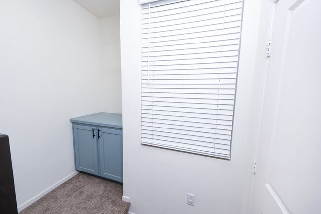 Building Photo - Amazing 3 Bedroom Condo available now! Totally loaded unit, schedule a tour today!