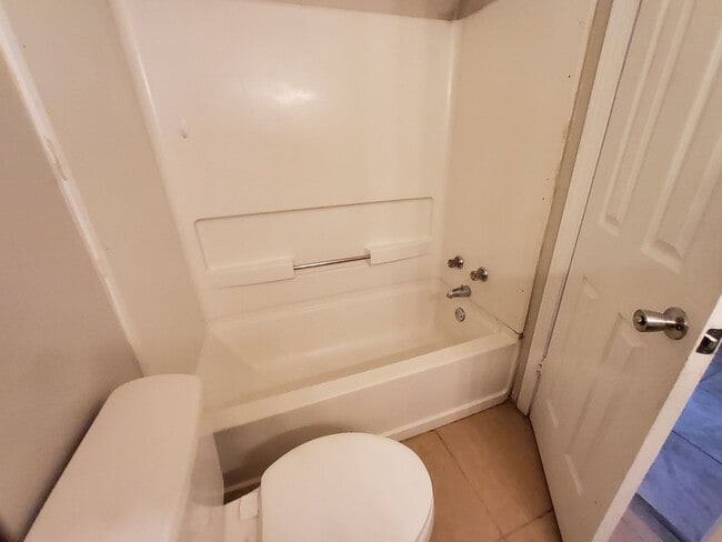 Building Photo - 4582 Summer Creek N