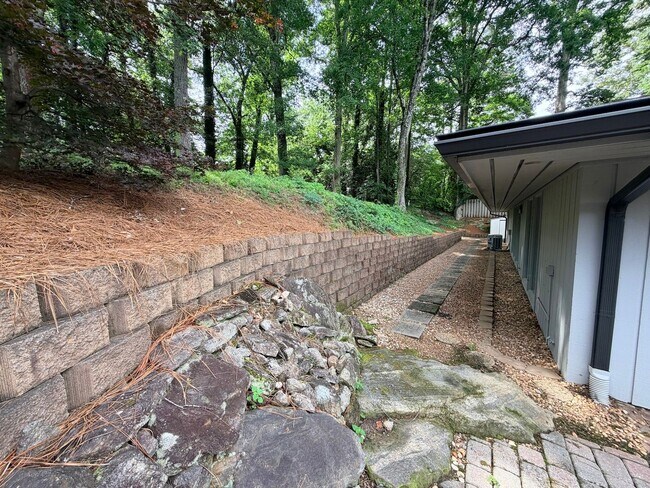 Building Photo - Beautiful Ranch Home in East Cobb's Indian Hills Subdivision!