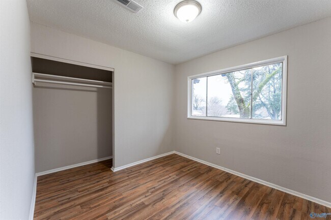 Building Photo - 112 Wilkenson Dr NE