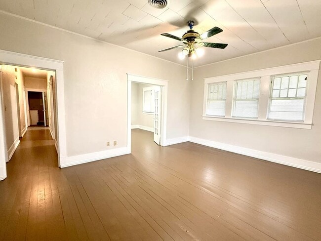 Building Photo - 1501 N Washington St