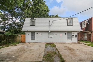 Building Photo - 424 Deckbar Ave