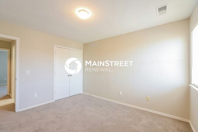 Building Photo - 4 Bedroom Pet-Friendly Home in MOORE, OK with Main Street Renewal