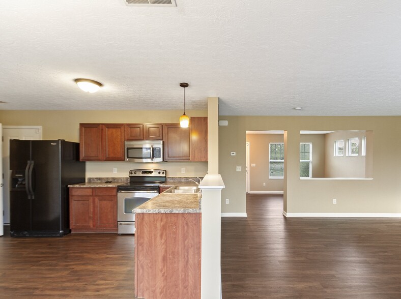 Building Photo - 5877 Hayden Dr