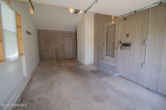 Building Photo - 20 Knadler Dr