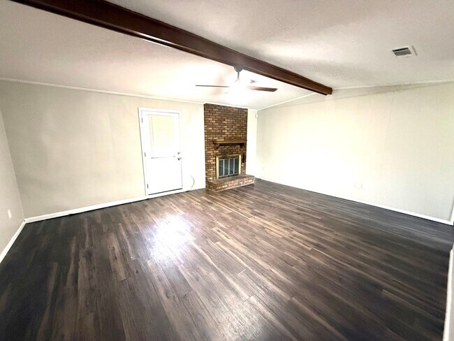 Building Photo - ** 3 Bed 2 Bath located in Montgomery East ** Call 334-366-9198 to schedule a self tour
