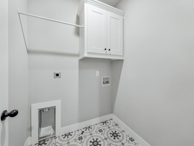 Building Photo - 10 Olmsted Cir