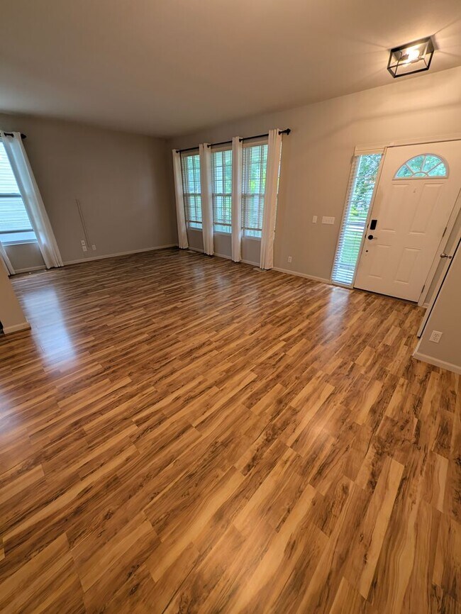 Building Photo - 908 S Mineral Dr