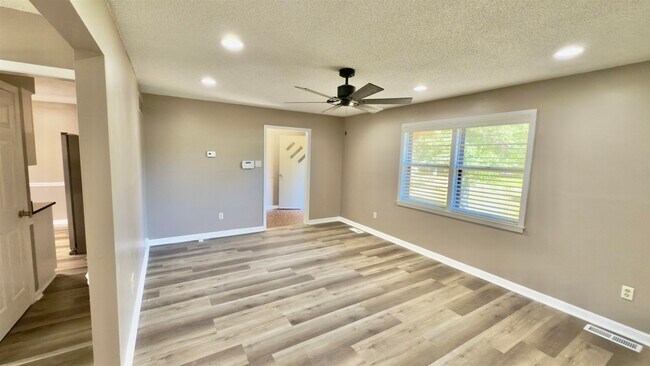 Building Photo - 2563 Hacks Cross Rd