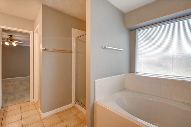 Building Photo - 2114 Whirlaway Dr