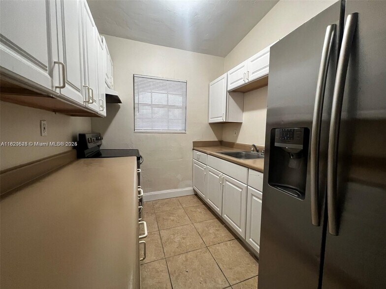 Primary Photo - 3350 SW 37th St