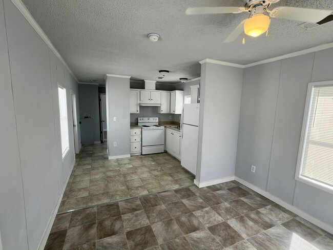 Building Photo - 2218 Chicago Cubs St