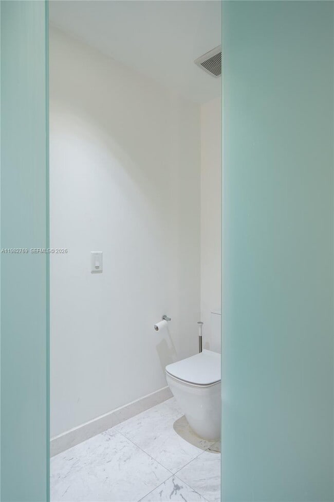 Building Photo - 851 NE 1st Ave