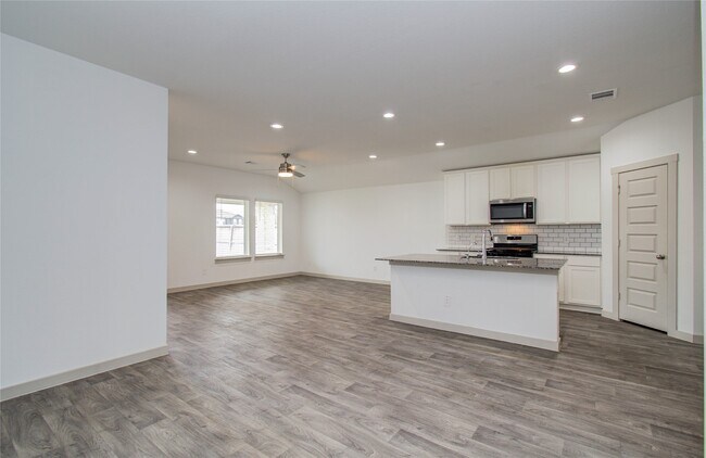 Building Photo - 10602 Great Basin Dr