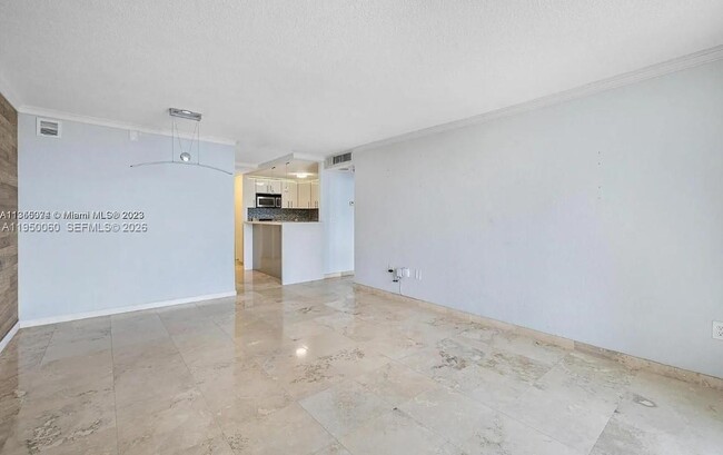 Building Photo - 150 SE 25th Rd