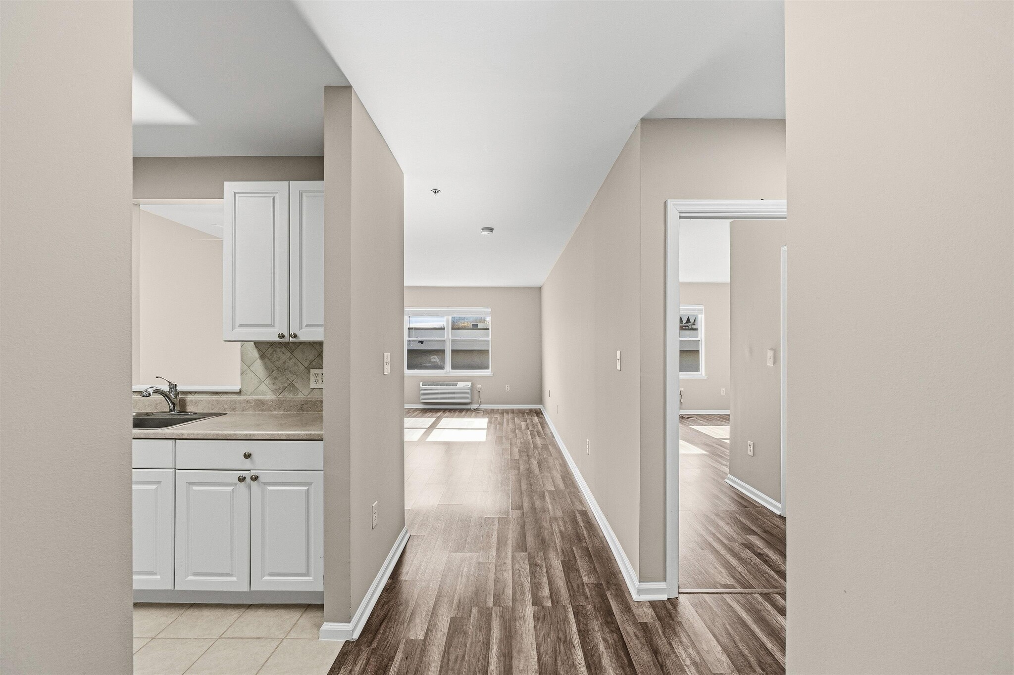 Building Photo - 905 River Rd