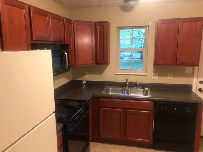 Building Photo - Charming 4-Bedroom Cape Cod Home in Knoxville