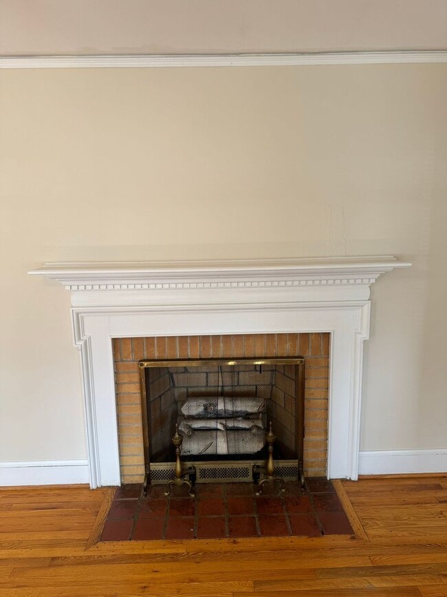 Building Photo - Cozy 2-Bedroom, 1-Bathroom Home w/ a Bonus...