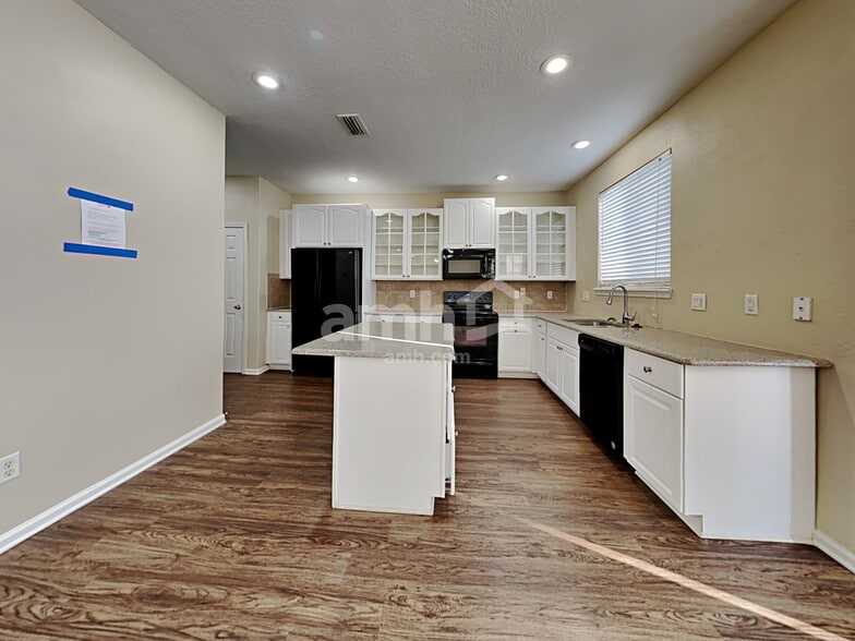 Building Photo - 2425 Adams Lake Blvd