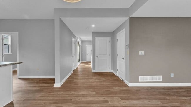 Building Photo - 6294 New Albany Rd W