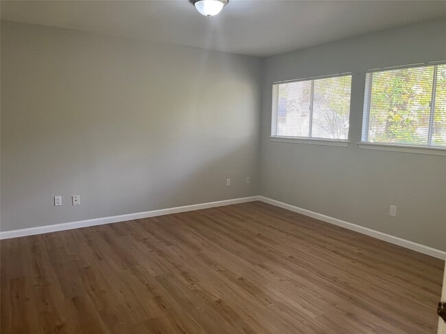 Building Photo - 65 Yewleaf Rd