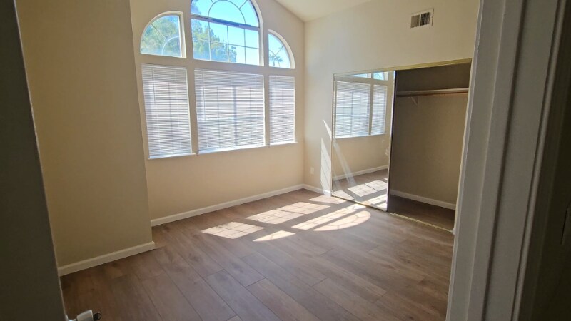 Building Photo - 270 Camelot Dr
