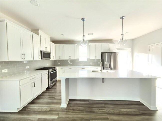 Building Photo - 2400 Whistler Wy NE