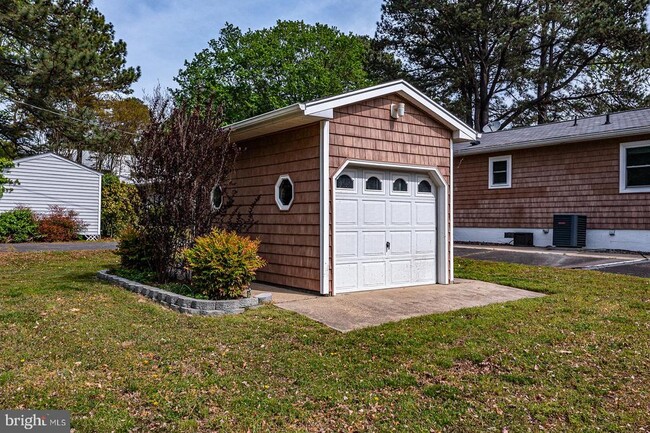 Building Photo - 627 Popes Creek Ave