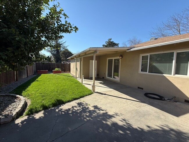 Building Photo - Updated single story home!