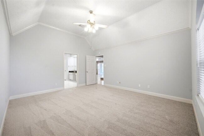 Building Photo - 15911 Moonrock Dr